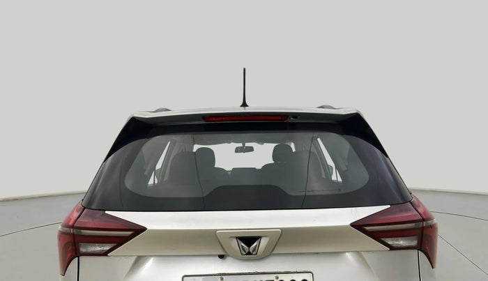 2022 Mahindra XUV700 MX P MT 5 STR, Petrol, Manual, 10,908 km, Rear Windshield