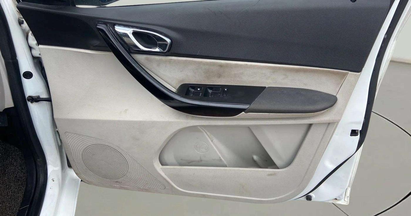 2022 Tata TIGOR XZ PLUS PETROL, Petrol, Manual, 66,238 km, Driver Side Door Panels Control