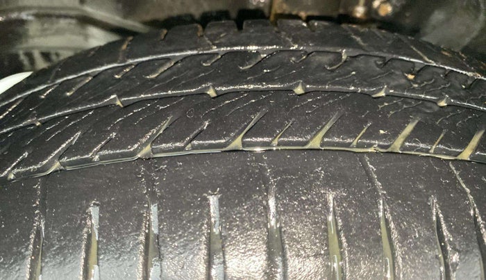 2014 Maruti Wagon R 1.0 VXI, Petrol, Manual, 41,542 km, Left Front Tyre Tread