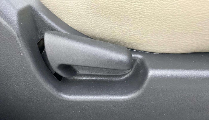 2014 Maruti Wagon R 1.0 VXI, Petrol, Manual, 41,542 km, Driver Side Adjustment Panel