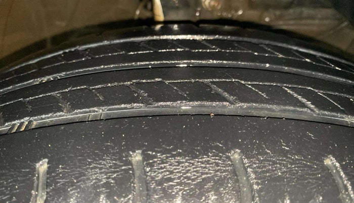 2019 Maruti Baleno DELTA PETROL 1.2, Petrol, Manual, 96,129 km, Right Front Tyre Tread