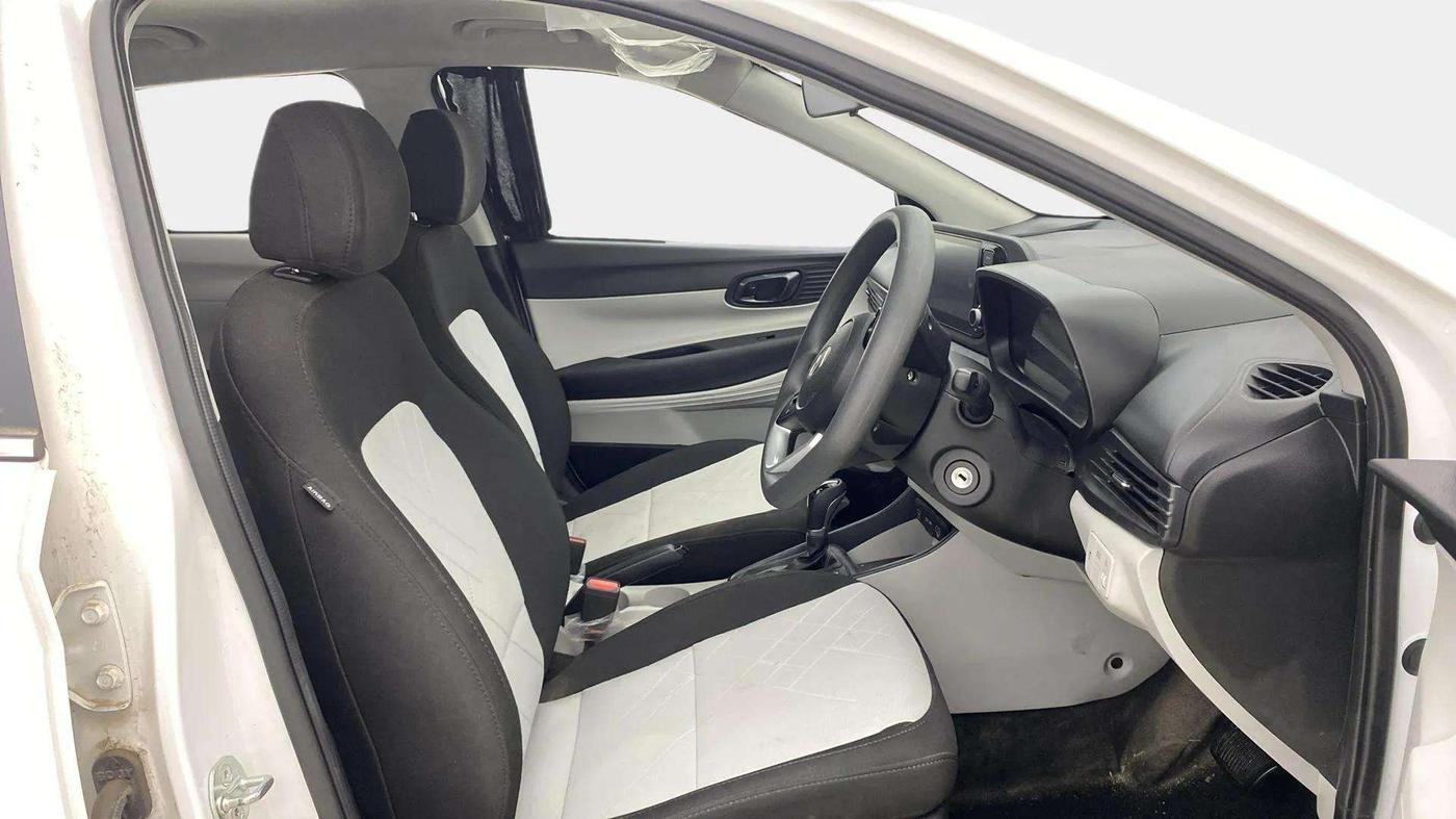 2024 Hyundai NEW I20 SPORTZ 1.2 IVT, Petrol, Automatic, 7,081 km, Right Side Front Door Cabin