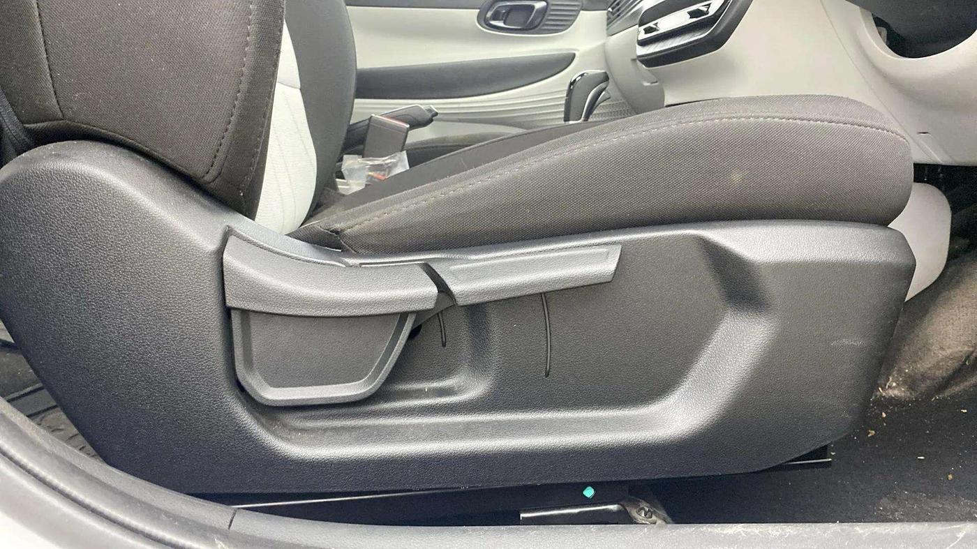2024 Hyundai NEW I20 SPORTZ 1.2 IVT, Petrol, Automatic, 7,081 km, Driver Side Adjustment Panel