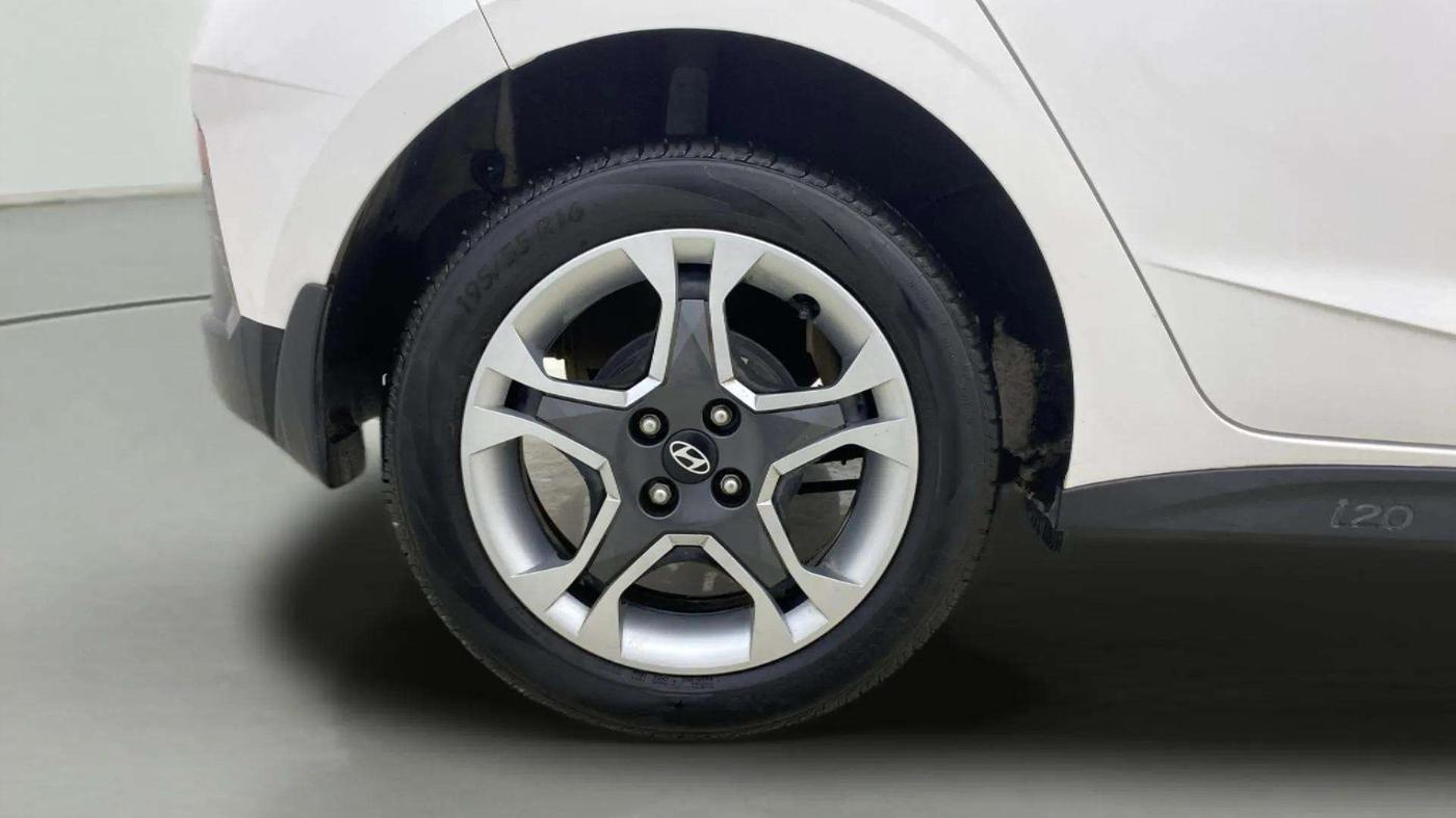 2024 Hyundai NEW I20 SPORTZ 1.2 IVT, Petrol, Automatic, 7,081 km, Right Rear Wheel