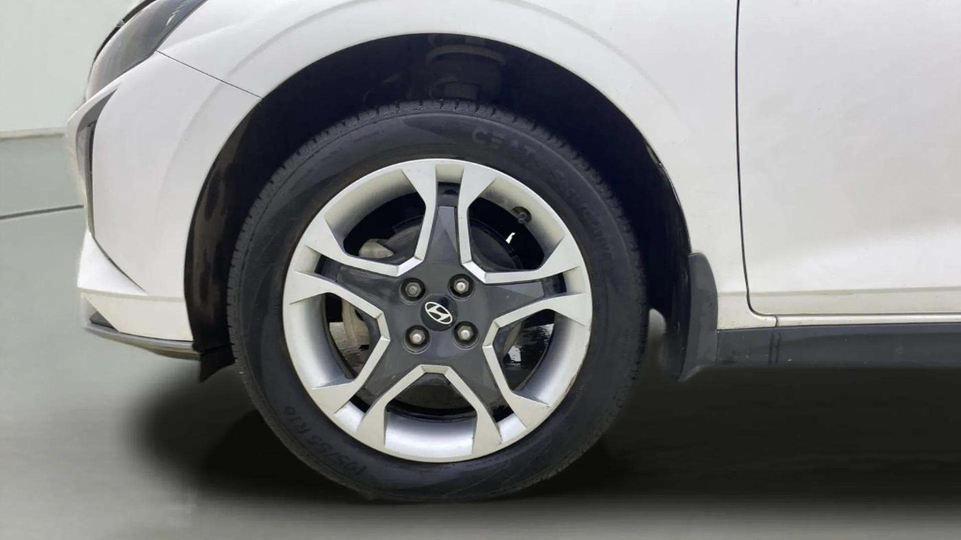 2024 Hyundai NEW I20 SPORTZ 1.2 IVT, Petrol, Automatic, 7,081 km, Left Front Wheel