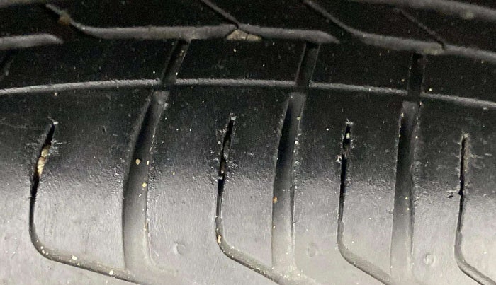 2022 Tata NEXON XZ PLUS (HS) PETROL DUAL TONE, Petrol, Manual, 31,367 km, Right Front Tyre Tread