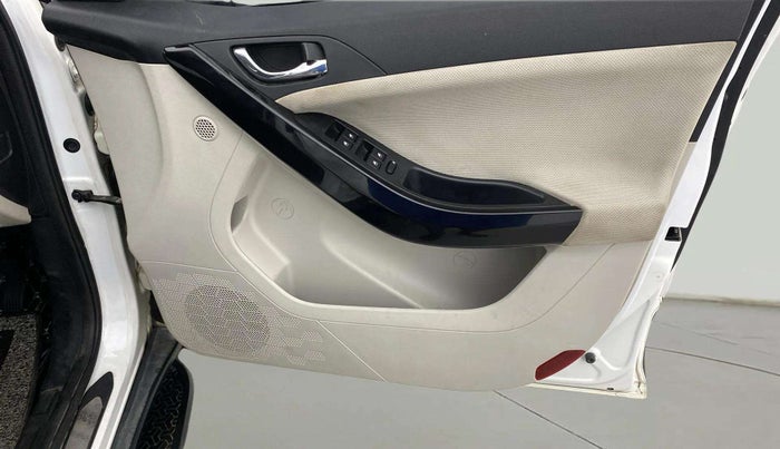 2022 Tata NEXON XZ PLUS (HS) PETROL DUAL TONE, Petrol, Manual, 31,367 km, Driver Side Door Panels Control
