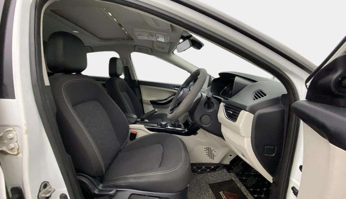 2022 Tata NEXON XZ PLUS (HS) PETROL DUAL TONE, Petrol, Manual, 31,367 km, Right Side Front Door Cabin