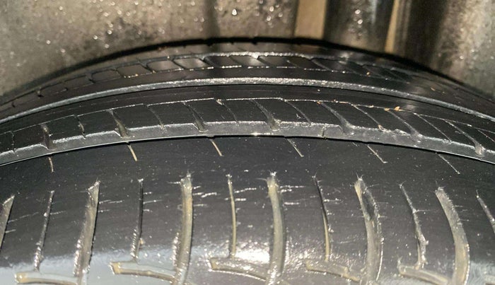 2015 Maruti Ciaz ZXI, Petrol, Manual, 26,826 km, Left Rear Tyre Tread