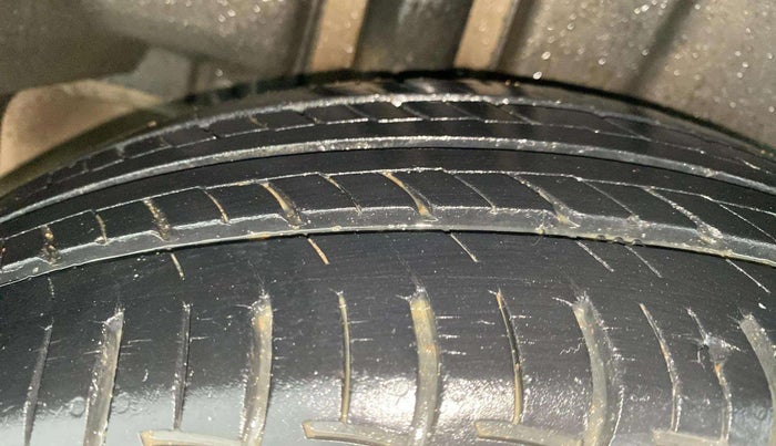 2015 Maruti Ciaz ZXI, Petrol, Manual, 26,826 km, Right Rear Tyre Tread