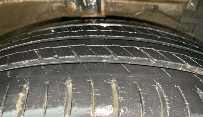 2015 Maruti Ciaz ZXI, Petrol, Manual, 26,826 km, Right Front Tyre Tread