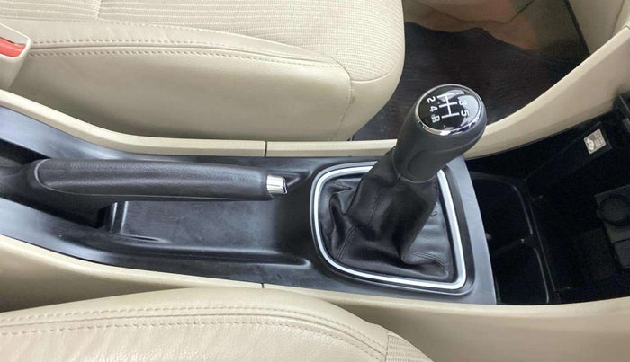 2015 Maruti Ciaz ZXI, Petrol, Manual, 26,826 km, Gear Lever
