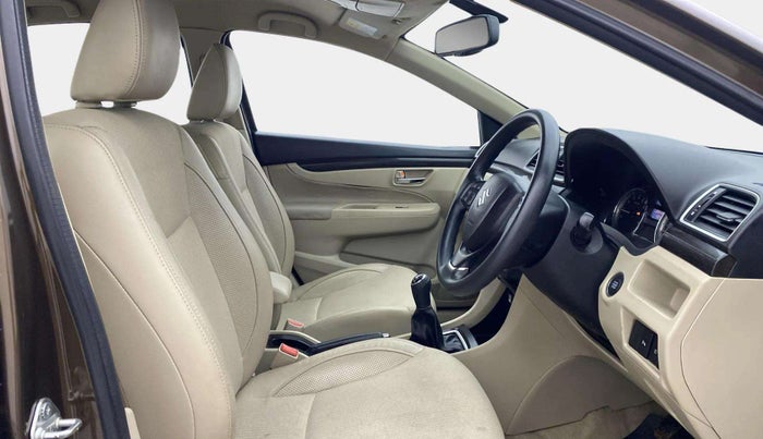 2015 Maruti Ciaz ZXI, Petrol, Manual, 26,826 km, Right Side Front Door Cabin