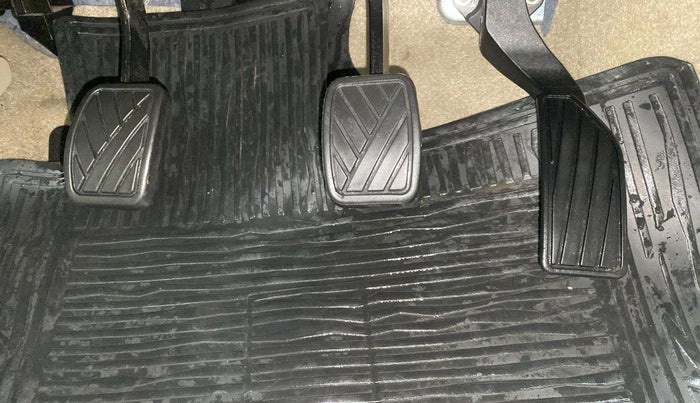2015 Maruti Ciaz ZXI, Petrol, Manual, 26,826 km, Pedals