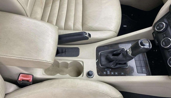 2015 Skoda Octavia STYLE PLUS AT 1.8 TSI, Petrol, Automatic, 70,481 km, Gear Lever