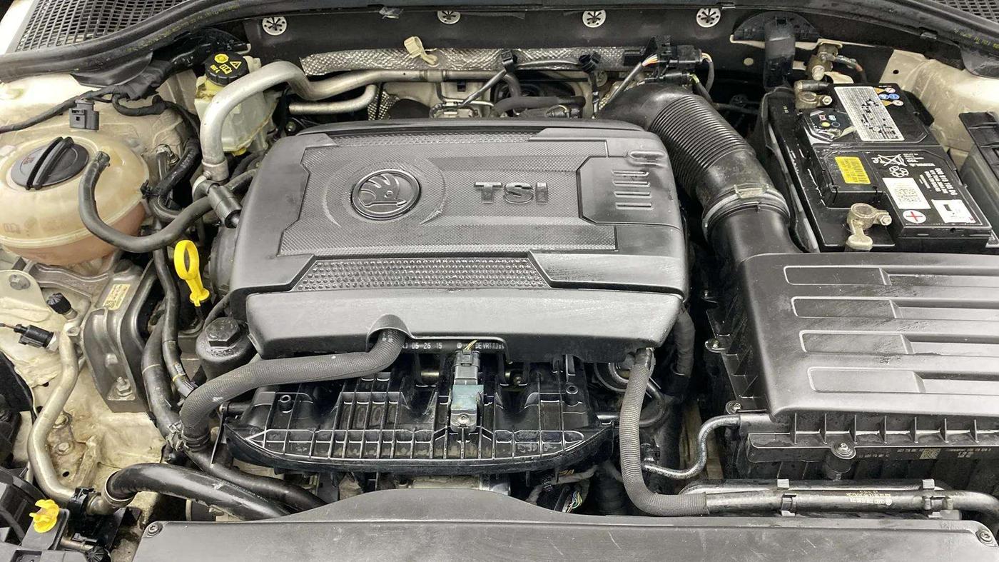 2015 Skoda Octavia STYLE PLUS AT 1.8 TSI, Petrol, Automatic, 71,177 km, Engine View