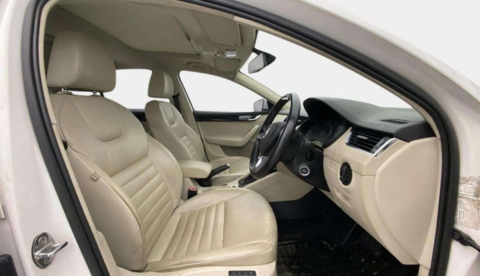 2015 Skoda Octavia STYLE PLUS AT 1.8 TSI, Petrol, Automatic, 70,481 km, Right Side Front Door Cabin