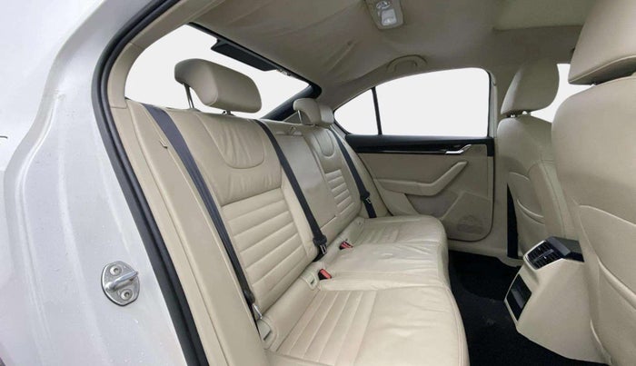 2015 Skoda Octavia STYLE PLUS AT 1.8 TSI, Petrol, Automatic, 70,481 km, Right Side Rear Door Cabin