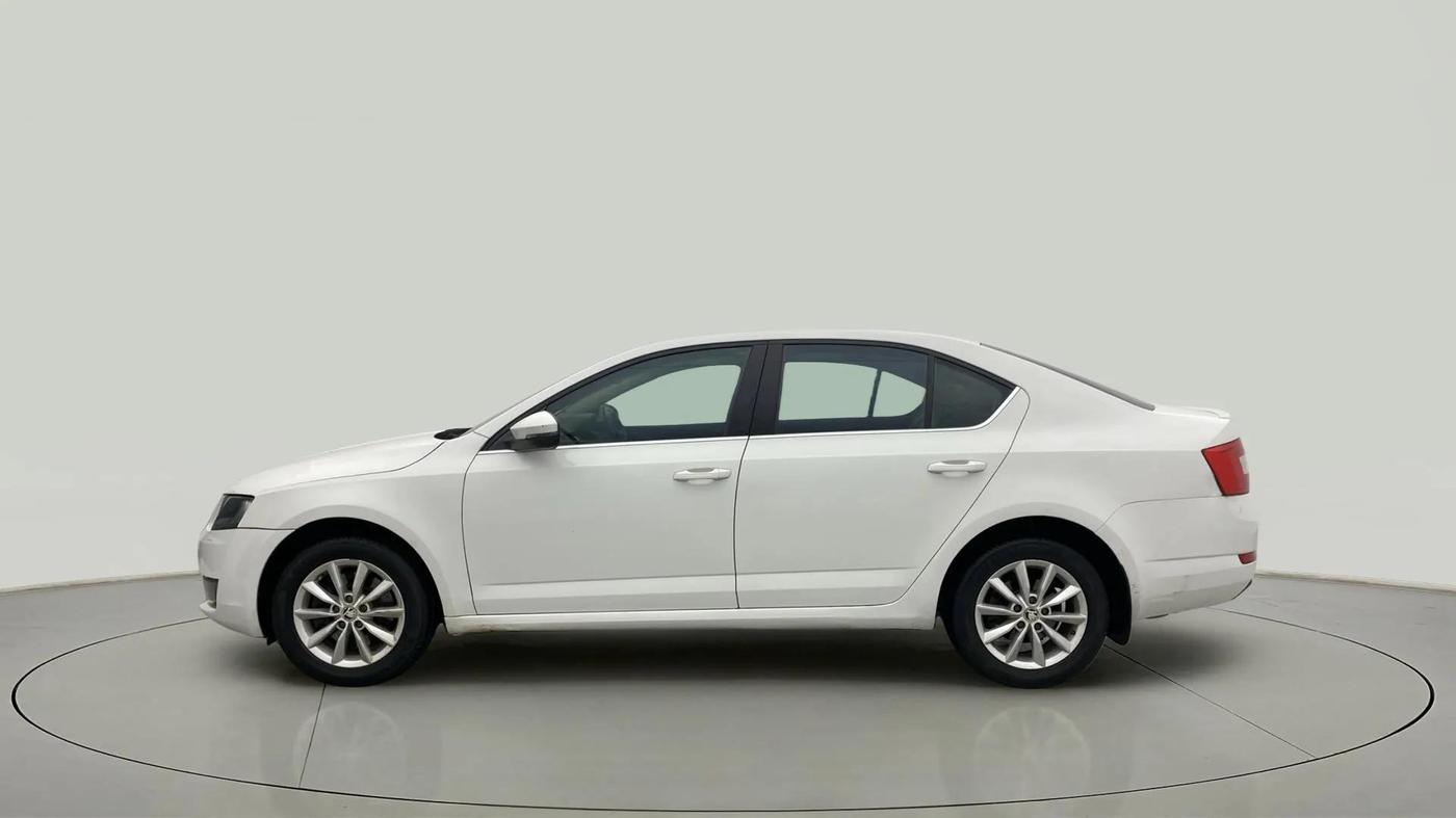 2015 Skoda Octavia STYLE PLUS AT 1.8 TSI, Petrol, Automatic, 71,177 km, Left Side