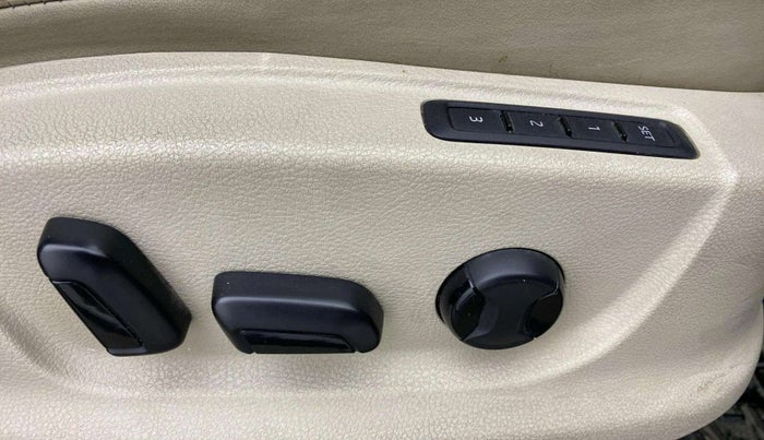 2015 Skoda Octavia STYLE PLUS AT 1.8 TSI, Petrol, Automatic, 70,481 km, Driver Side Adjustment Panel