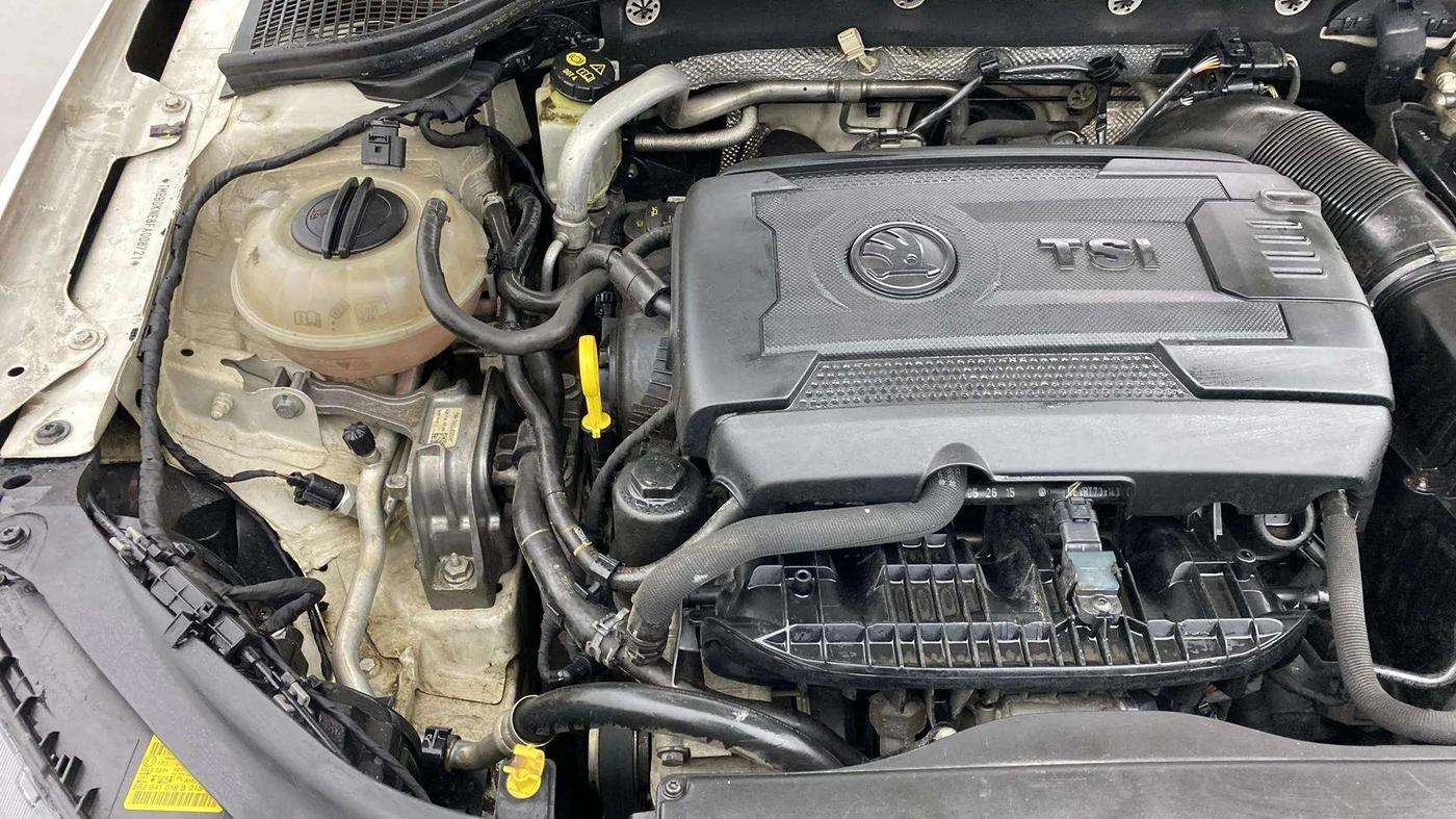 2015 Skoda Octavia STYLE PLUS AT 1.8 TSI, Petrol, Automatic, 71,177 km, Engine View - Right