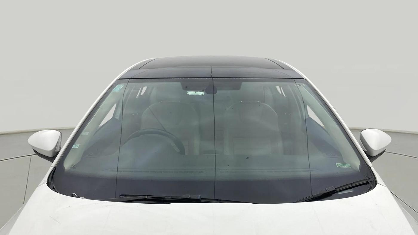 2015 Skoda Octavia STYLE PLUS AT 1.8 TSI, Petrol, Automatic, 71,177 km, Front Windshield