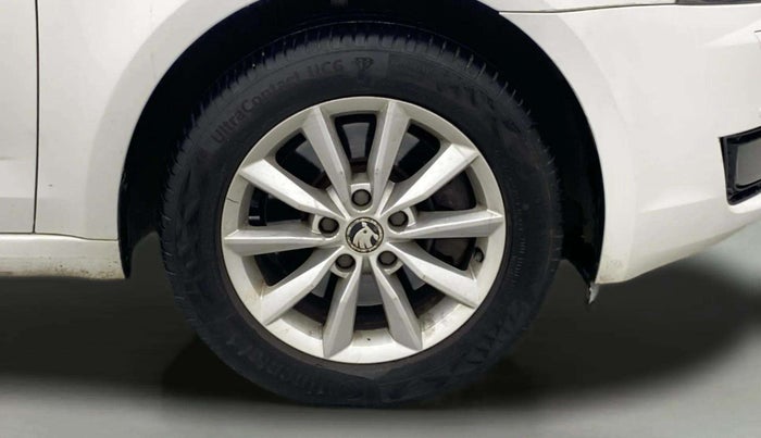 2015 Skoda Octavia STYLE PLUS AT 1.8 TSI, Petrol, Automatic, 70,481 km, Right Front Wheel