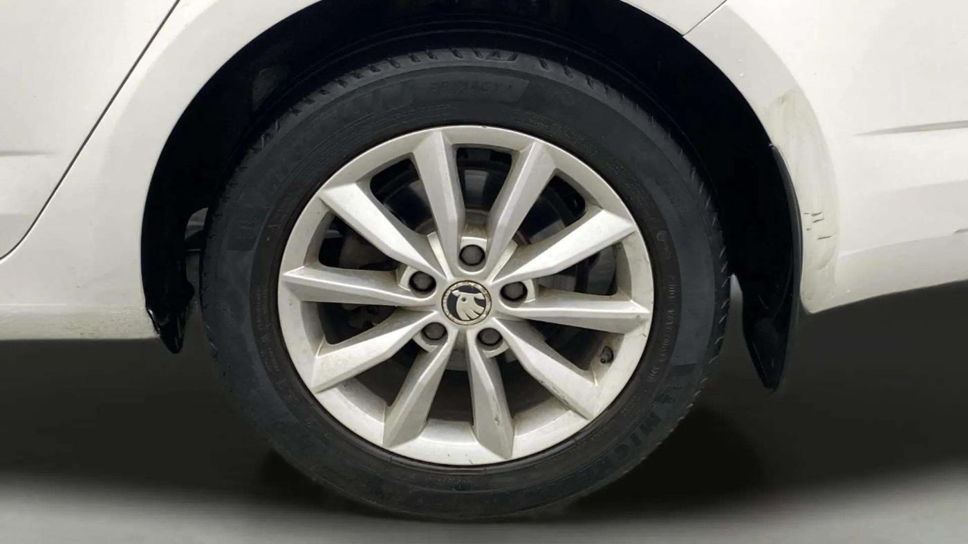 2015 Skoda Octavia STYLE PLUS AT 1.8 TSI, Petrol, Automatic, 71,177 km, Left Rear Wheel