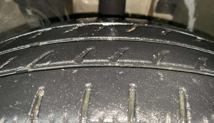 2017 Renault Kwid RXT 1.0, Petrol, Manual, 34,967 km, Left Front Tyre Tread