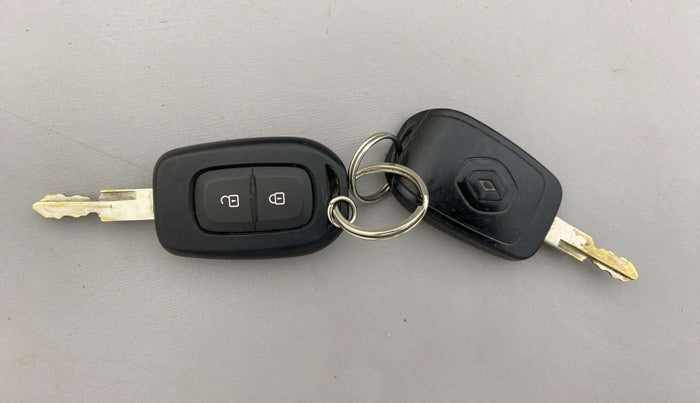 2017 Renault Kwid RXT 1.0, Petrol, Manual, 34,967 km, Key Close Up