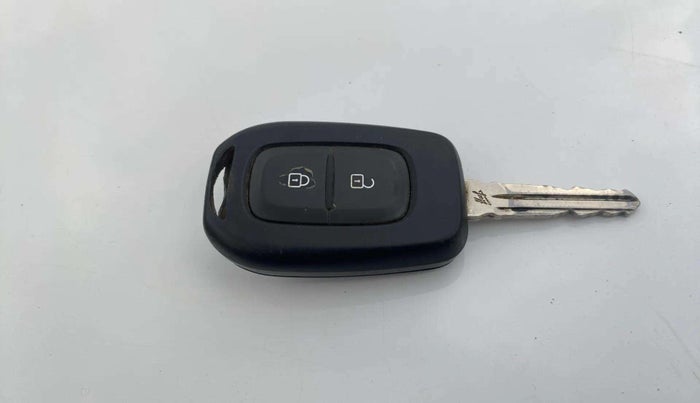 2023 Renault TRIBER RXT, Petrol, Manual, 27,341 km, Key Close Up