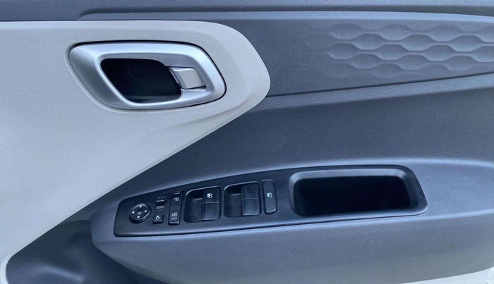 2023 Hyundai AURA SX 1.2 CNG, CNG, Manual, 35,767 km, Driver Side Door Panels Control