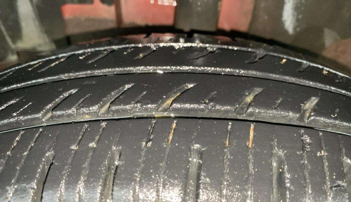 2017 Renault Kwid RXT 1.0 AMT, Petrol, Automatic, 44,277 km, Left Front Tyre Tread