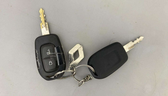 2017 Renault Kwid RXT 1.0 AMT, Petrol, Automatic, 44,277 km, Key Close Up