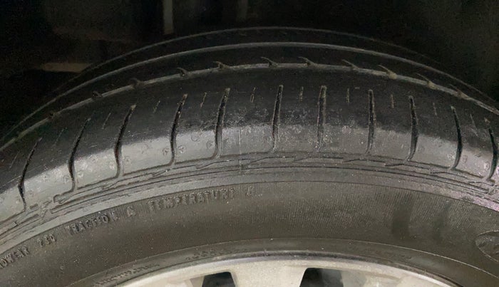 2021 Maruti Ciaz ZETA 1.5 SHVS MT PETROL, Petrol, Manual, 58,127 km, Right Rear Tyre Tread