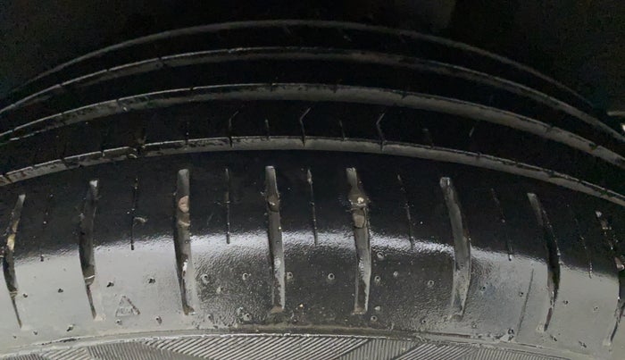 2020 Toyota Glanza G MT PETROL, Petrol, Manual, 13,020 km, Right Front Tyre Tread