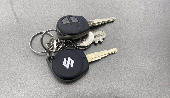 2018 Maruti Dzire VXI AMT, Petrol, Automatic, 66,895 km, Key Close Up