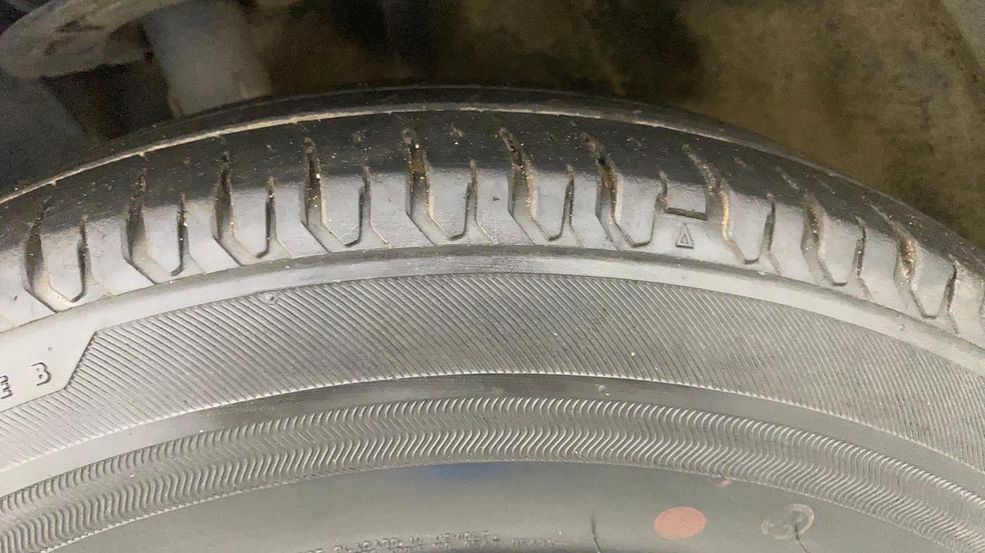 2017 Maruti Dzire VXI, Petrol, Manual, 38,705 km, Left Front Tyre Tread