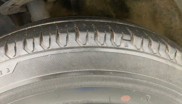 2017 Maruti Dzire VXI, Petrol, Manual, 38,705 km, Left Front Tyre Tread
