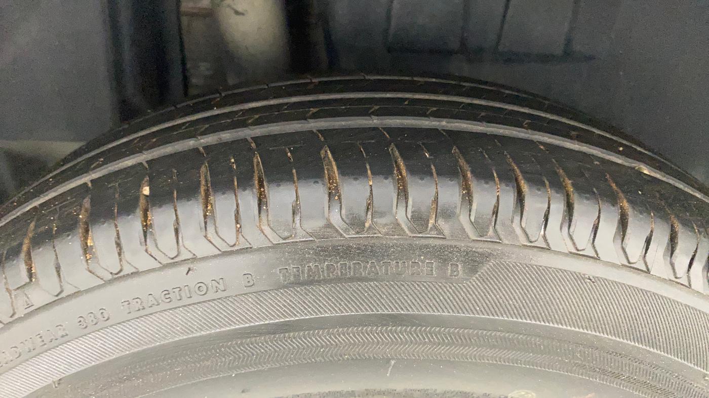 2017 Maruti Dzire VXI, Petrol, Manual, 38,705 km, Right Rear Tyre Tread