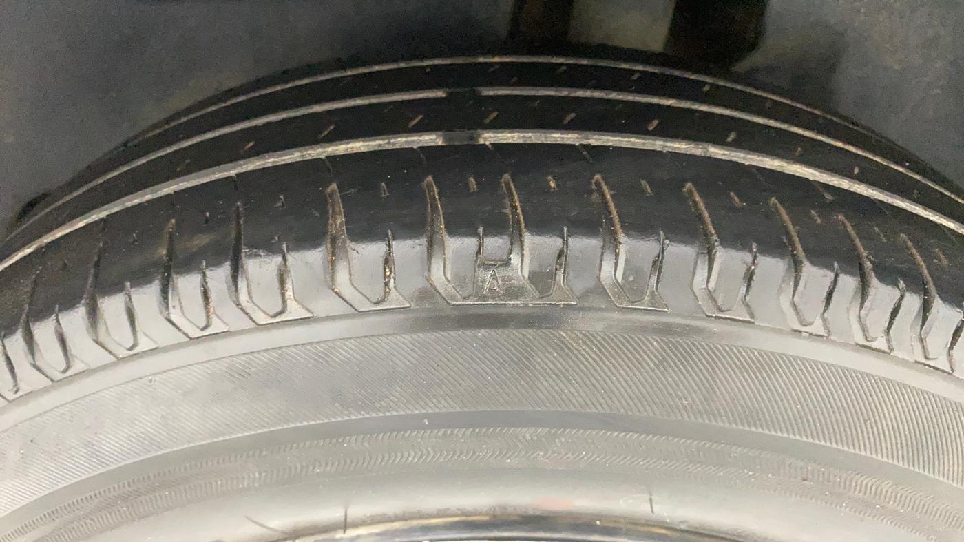 2017 Maruti Dzire VXI, Petrol, Manual, 38,705 km, Left Rear Tyre Tread