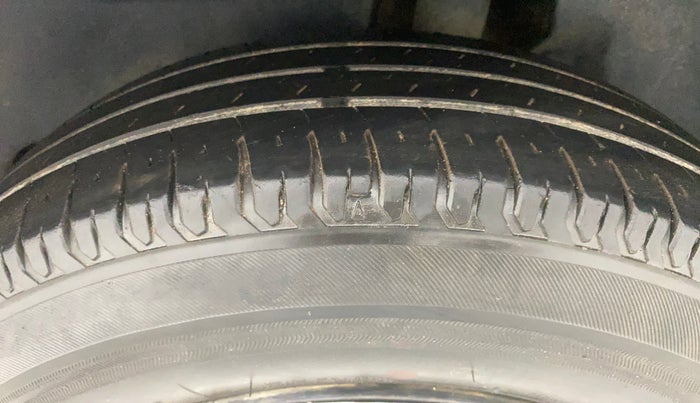 2017 Maruti Dzire VXI, Petrol, Manual, 38,705 km, Left Rear Tyre Tread