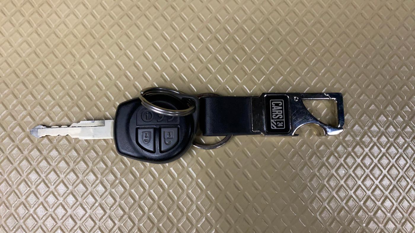 2017 Maruti Dzire VXI, Petrol, Manual, 38,705 km, Key Close Up