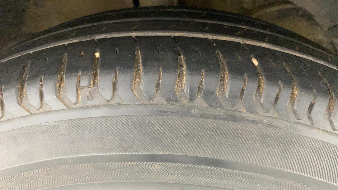 2017 Maruti Dzire VXI, Petrol, Manual, 38,705 km, Right Front Tyre Tread