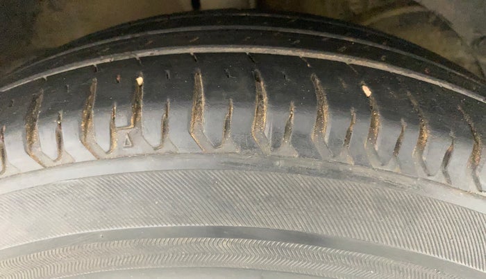 2017 Maruti Dzire VXI, Petrol, Manual, 38,705 km, Right Front Tyre Tread