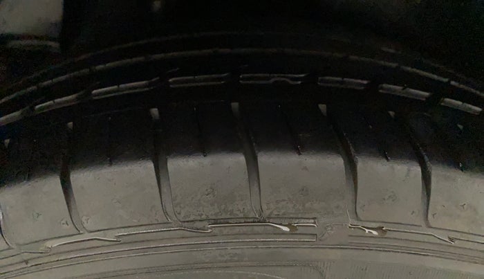 2016 Hyundai Creta SX PLUS AT 1.6 PETROL, Petrol, Automatic, 56,441 km, Right Rear Tyre Tread