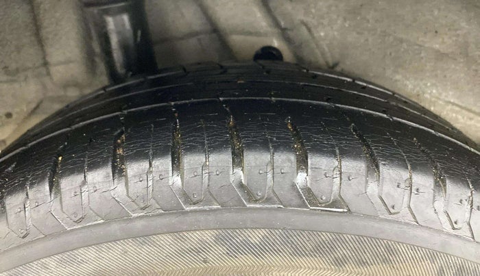 2018 Hyundai Verna 1.6 VTVT SX, Petrol, Manual, 20,494 km, Right Rear Tyre Tread