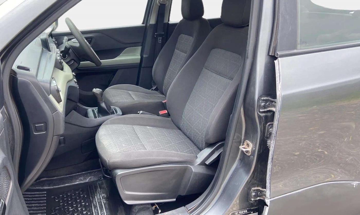 2022 Tata PUNCH ADVENTURE MT, Petrol, Manual, 32,838 km, Right Side Front Door Cabin
