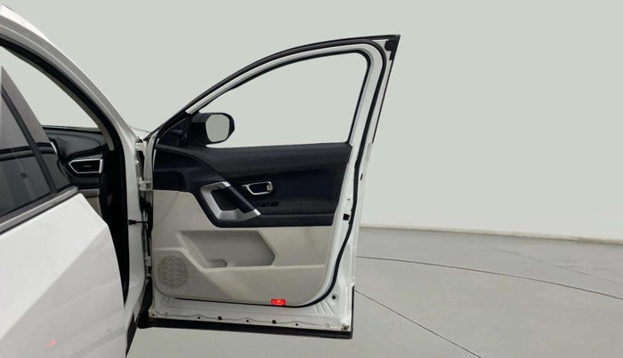 2022 Tata Safari XT, Diesel, Manual, 21,511 km, RHS Front Door