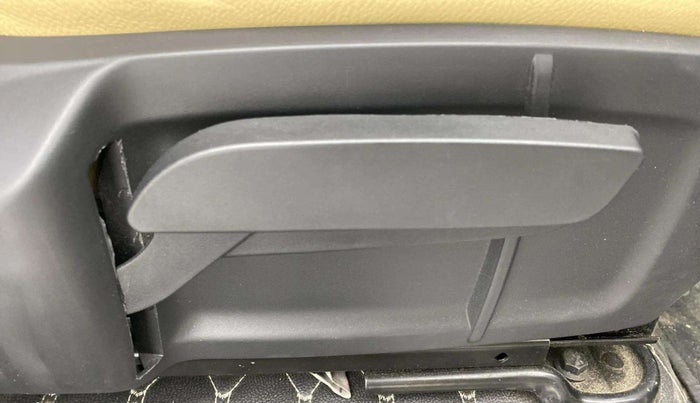 2022 Tata Safari XT, Diesel, Manual, 21,511 km, Driver Side Adjustment Panel